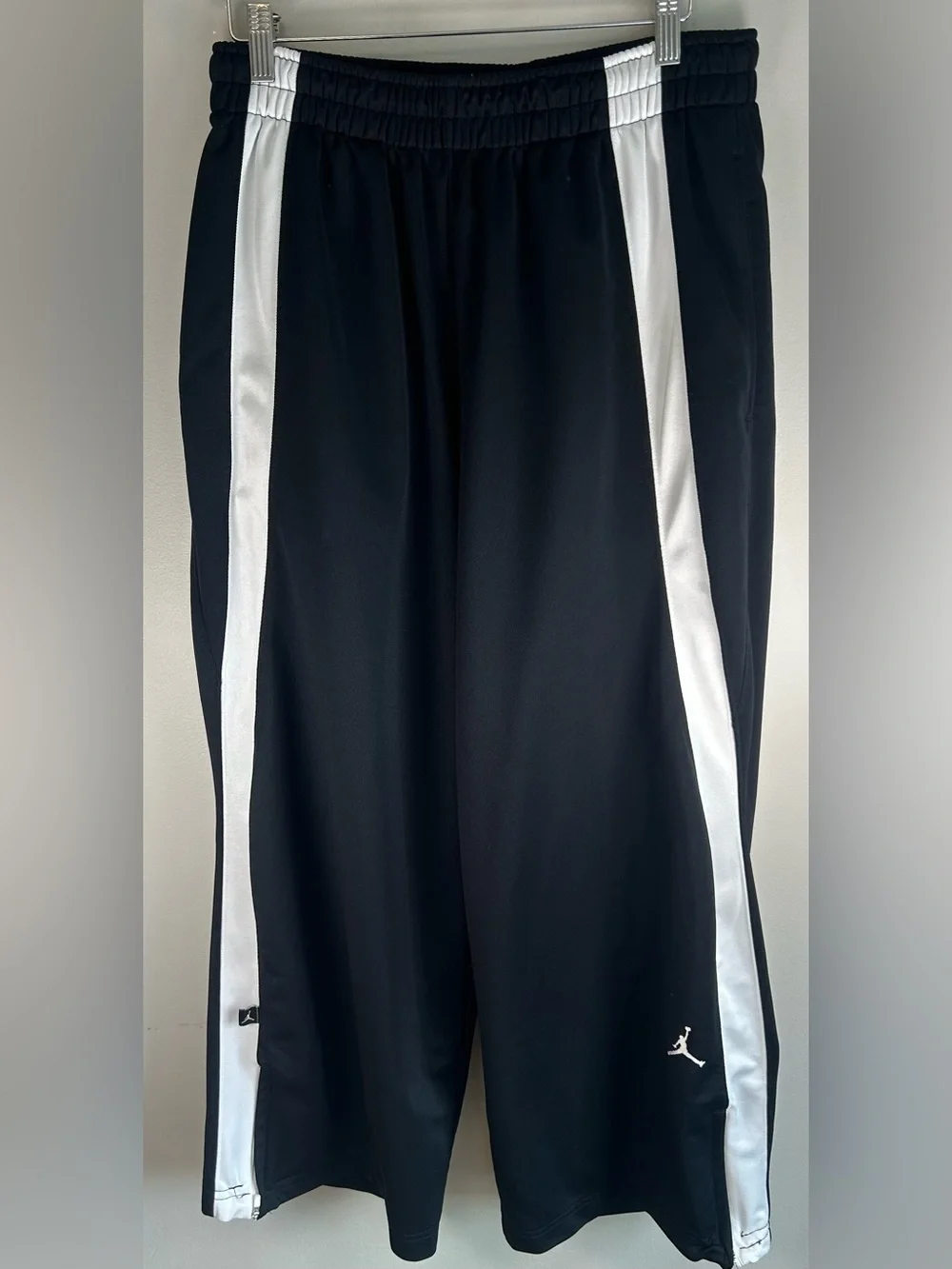 Air Jordan Men’s Track Pants Sz L Athletic Training Black White Stripe Ankle Zip - Picture 1 of 10